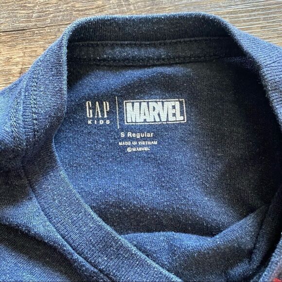 GAP Captain America Shirt Blue Red Marvel Athleisure Small Boys - Picture 5 of 7